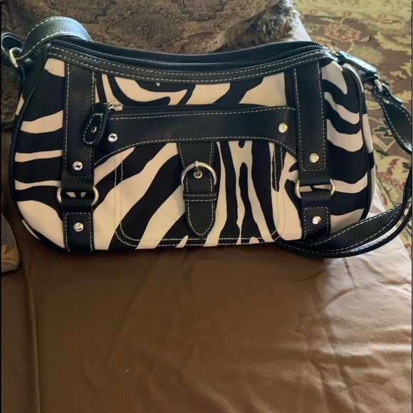 Small zebra purse😱😱 - Picture 1 of 8